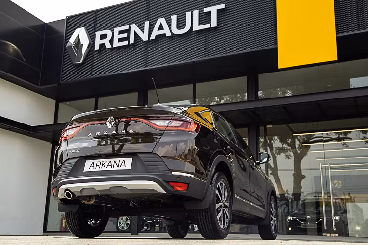 Ngoài các hệ thống an toàn chủ động truyền thống (ABS, ESP, Hỗ trợ khởi hành ngang dốc-Hill Start Assistant), Renault Arkana mới còn cung cấp các chức năng: kiểm soát hành trình (Cruise control) với chức năng giới hạn tốc độ, hệ thống giám sát áp suất lốp…