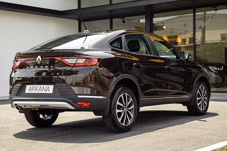 So với chiếc Kaptur khá đơn điệu, Renault Arkana là một lựa chọn khá hay dành cho những khách hàng yêu thích xe châu Âu phong cách Crossover Coupe như BMW X6, X4, Mercedes GLE Coupe, GLC Coupe nhưng với chi phí khiêm tốn hơn.