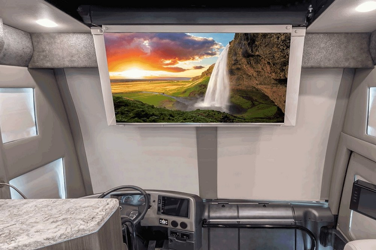 Gói đèn trần trang trí nhiều màu mang tới cho khu vực sinh hoạt những cảm xúc và dáng vẻ theo đúng lựa chọn của bạn. Để mọi thứ trở nên ấm cúng hơn, bạn sẽ còn có lò sưởi Amantii và thậm chí hệ thống hiển thị tranh nghệ thuật Meural Digital Art Display, cho phép bạn tiếp cận hơn 10.000 tác phẩm từ các viện bảo tàng và phòng trưng bầy trên toàn cầu. Nếu muốn, hệ thống Meural cũng cho phép bạn đăng tải và hiển thị các bức tranh ảnh của chính mình.