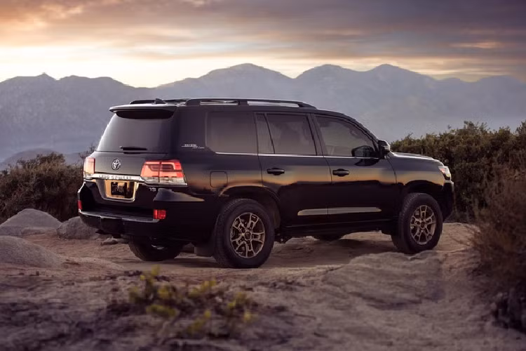 Cũng theo Best Car Web, Land Cruiser thế hệ mới sẽ sử dụng nền tảng TNGA của Toyota giúp SUV nhẹ hơn thế hệ cũ.