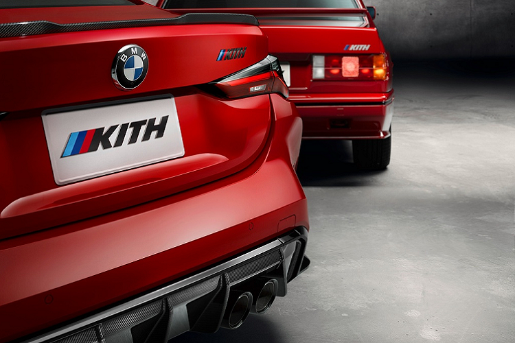 Logo M4 Competition ở nắp khoang hành lý giờ đây được thay thế bởi logo Kith với họa tiết 3 vạch màu tương đồng.