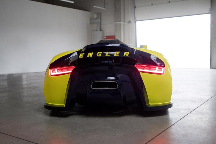 Thân vỏ sợi carbon của xe được thiết kế, phát triển, kiểm tra, và sản xuất hoàn toàn nội bộ bởi Engler và nó chỉ nặng trên 100 km mà thôi. Nhà sản xuất gốc Slovakia khẳng định rằng đã tự phát triển khung gầm nhôm trọng lượng nhẹ từ con số 0, nhưng nghiên cứu tỷ lệ kích thước xe cho thấy nó có thể đã nhận chút cảm hứng từ kiến trúc thể thao của Audi R8 và Lamborghini Huracan.