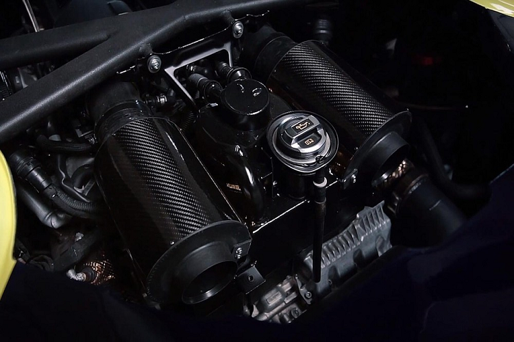 Engler đã cố gắng thay đổi quan niệm đó bằng cách vén màn mẫu siêu xe máy 4 bánh đầu tiên tại Triển lãm Ô tô Geneva 2019. Nó đã bắt gặp nhiều ánh mắt hoài nghi, nhưng rõ ràng là thu hút nhiều sự chú ý của mọi người vì sự khác biệt.