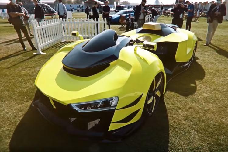 Một trong những tính năng tuyệt nhất của chiếc xe này là hệ thống lái và hệ thống treo khí thích nghi mà được phát triển từ đầu và kiểm tra cặn kẽ bởi Engler. Họ đã triển khai một hệ thống gọi là Extreme Cornering System, cho phép người lái trải nghiệm cảm giác vào cua cực gấp mà không bị văng ra khỏi chiếc xe. Phát triển hệ thống bẻ lái phức tạp của siêu xe máy 4 bánh đầu tiên trên thế giới là một nhiệm vụ khó khăn nhưng các kỹ sư của Engler đã cố gắng hoàn thành, cung cấp một phương tiện kết hợp sức mạnh của siêu xe ô tô với sự linh hoạt của một chiếc superbike.