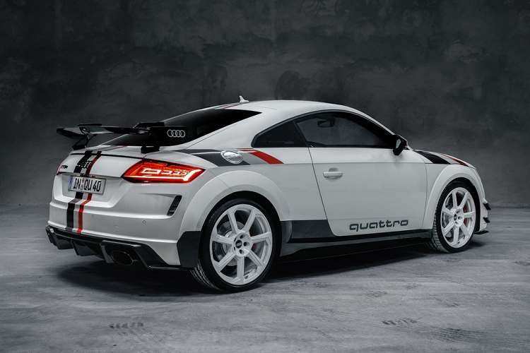Phát triển dựa trên biến thể RS Coupé của dòng Audi TT, phiên bản đặc biệt này có ngoại hình và nội thất được bổ sung nhiều chi tiết trang trí mang đậm phong cách thể thao. Đồng thời, chiếc coupe 2 cửa cũng được nâng cấp khả năng vận hành với các tinh chỉnh liên quan đến khí động học và khung gầm.