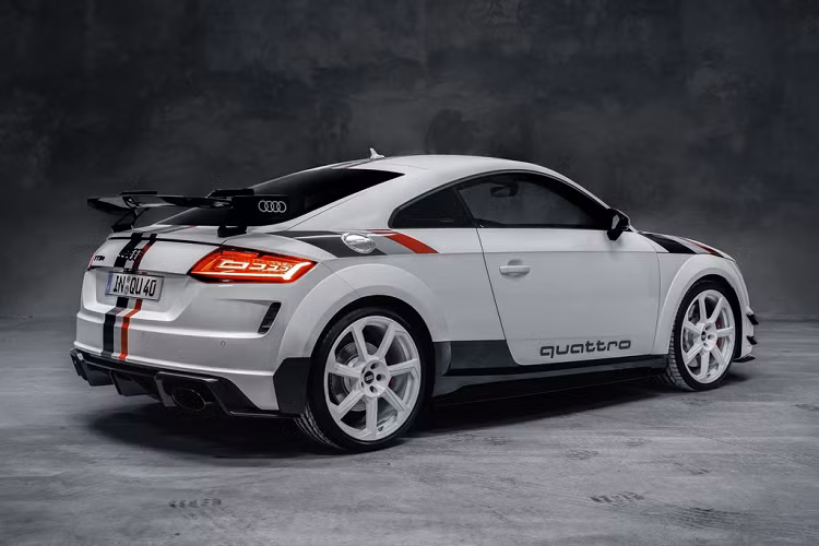 Phát triển dựa trên biến thể RS Coupé của dòng Audi TT, phiên bản đặc biệt này có ngoại hình và nội thất được bổ sung nhiều chi tiết trang trí mang đậm phong cách thể thao. Đồng thời, chiếc coupe 2 cửa cũng được nâng cấp khả năng vận hành với các tinh chỉnh liên quan đến khí động học và khung gầm.