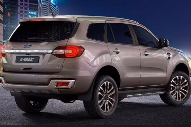 Tại xứ sở chùa vàng, giá xe Ford Everest 2021 có mức dao động từ 968 triệu đồng - 1,34 tỷ đồng, dự kiến giá xe khi về Việt Nam sẽ nhỉnh hơn một chút, không chênh giá nhiều so với giá bán của phiên bản hiện tại ở Việt Nam (từ 999 triệu đồng - 1,399 tỷ đồng).