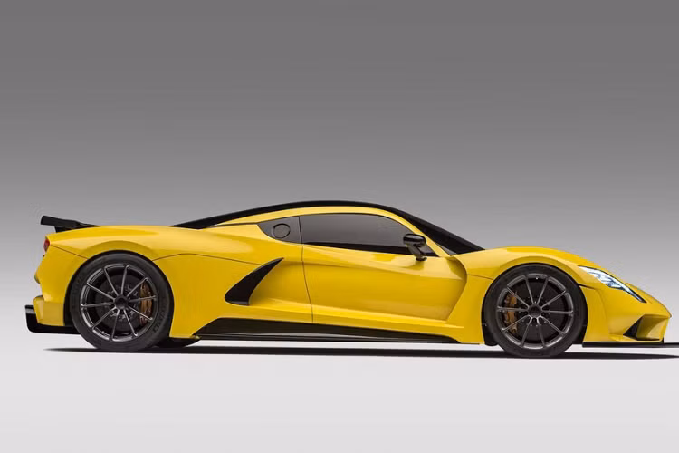 Trong hình ảnh lộ diện vừa được công bố trên FB của Hennessey Performance, siêu xe Venom F5 sẽ chính thức ra mắt vào tháng 11.