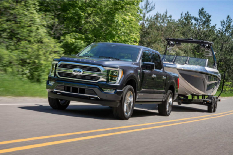 Ford F-150 thế hệ mới cũng là mẫu xe có tính khí động học cao nhất của dòng khi xe được trang bị hệ thống đóng mở lưới tản nhiệt và cản gió tự động, kết hợp cùng thiết kế thân xe và đuôi xe kiểu hình học mới, giúp giảm sức cản gió và tăng khả năng tiết kiệm nhiên liệu.