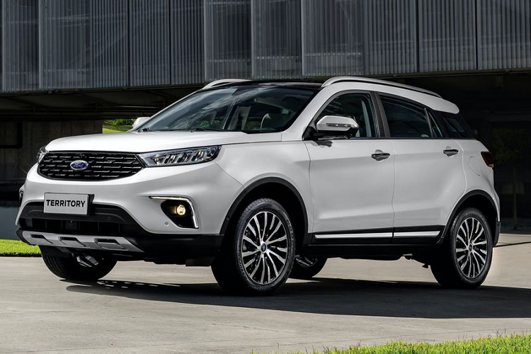Mẫu xe SUV Ford Territory 2020 được định vị thay thế cho mẫu Escape tại một số thị trường. Chính vì vậy, việc các đại lý nhận cọc Territory có thể là một dấu hiệu cho thấy việc Escape mới quay trở lại Việt Nam là khó xảy ra. Tuy nhiên, nhìn trên góc độ thông số thì sự khác biệt giữa Territory với Escape là không nhiều và hoàn toàn có thể khoả lấp cho nhau. Ford Territory 2020 có thông số kích thước cụ thể 4.580 x 1.936 x 1.674 mm cho chiều Dài x Rộng x Cao.