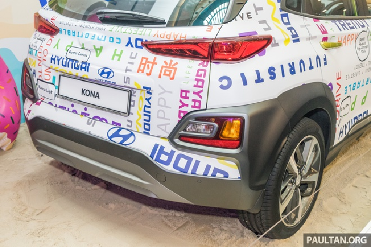 Phiên bản 1.6 T-GDI High cao cấp nhất được trang bị gói an toàn chủ động Hyundai SmartSense, gồm phanh tự động, kiểm soát hành trình thích ứng, hỗ trợ giữ làn.