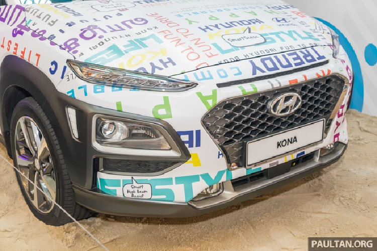 Phiên bản 1.6 sử dụng động cơ tăng áp 1.6L T-GDI 4 xy-lanh, sản sinh công suất 175 mã lực và mô-men xoắn 265 Nm. Với hộp số ly hợp kép 7 cấp, Kona có thể tăng tốc 0-100 km/h trong 7,7 giây, vận tốc tối đa 210 km/h.