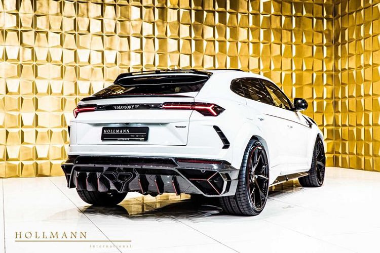 Trên bản độ Lamborghini Urus này, Mansory không nhắc đến việc điều chỉnh hệ truyền động, điều đó có nghĩa là siêu SUV có thể vẫn dùng động cơ tăng áp kép V8 4.0L nguyên bản, cung cấp 641 mã lực và mô-men xoắn cực đại 850Nm.