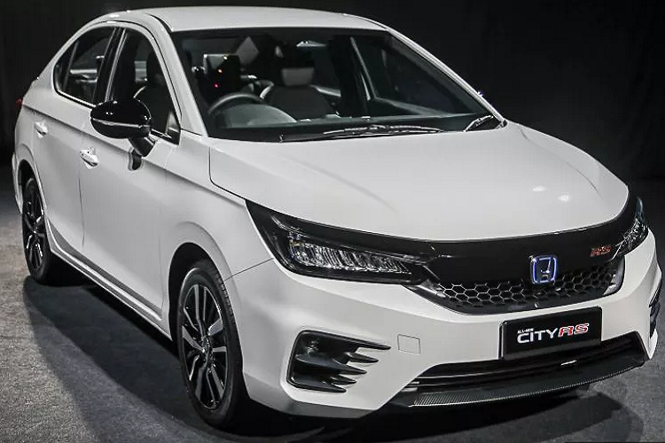 Nếu Honda City 2020 mới ở thị trường Thái có 4 phiên bản S, V, SV và RS thì tại Malaysia, Honda City 2020 được bán với 4 phiên bản gồm S, E, V và RS e:HEV. Giá bán tương ứng là 74,191 RM (415 triệu đồng) cho bản S, 81,664 RM (457 triệu đồng) cho bản E, và 86,561 RM (484 triệu đồng) cho bản V. Bản cao nhất RS e:HEV hiện chưa công bố giá bán.