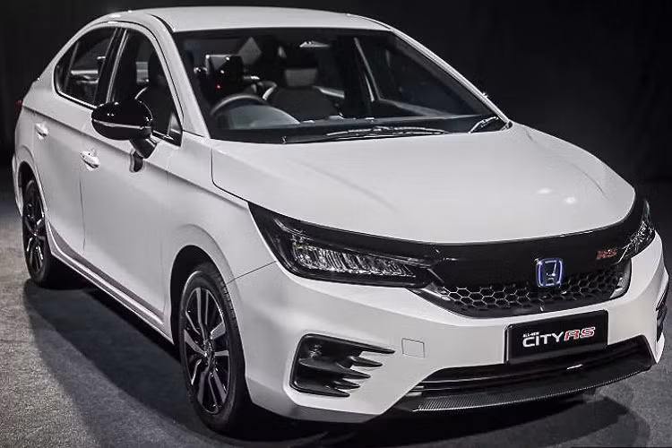 Nếu Honda City 2020 mới ở thị trường Thái có 4 phiên bản S, V, SV và RS thì tại Malaysia, Honda City 2020 được bán với 4 phiên bản gồm S, E, V và RS e:HEV. Giá bán tương ứng là 74,191 RM (415 triệu đồng) cho bản S, 81,664 RM (457 triệu đồng) cho bản E, và 86,561 RM (484 triệu đồng) cho bản V. Bản cao nhất RS e:HEV hiện chưa công bố giá bán.