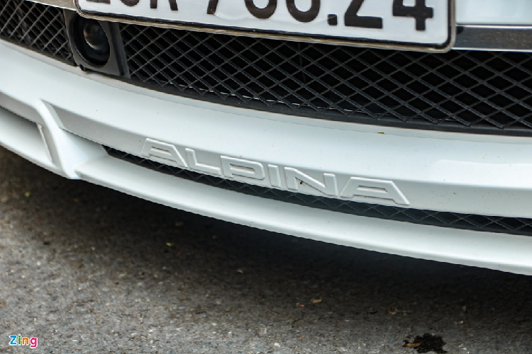 Alpina B7 ra mắt lần đầu vào năm 2003 tại triển lãm Frankfurt Motor Show. Ở thời điểm đó, BMW chưa phát triển dòng M cho 7-Series nên Alpina B7 được xem là đại diện của BMW để đối đầu với Mercedes-Benz S 63 AMG.