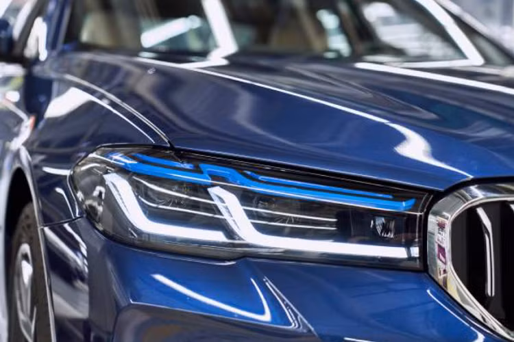 Toàn bộ sức mạnh của động cơ trên BMW 4-Series Coupe 2021 mới được gửi đến các bánh xe phía sau thông qua hộp số tự động 8 cấp Steptronic Sport, giúp xe có thể tăng tốc 0-100 km/h trong 5,8 giây trước khi đạt vận tốc tối đa 250 km/h.