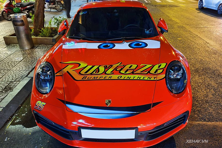 Theo tìm hiểu, giá xe Porsche 911 Carrera S hiện nay đang được phân phối chính hãng tại Việt Nam với mức từ 7,61 tỷ đồng, chưa bao gồm các tuỳ chọn kèm theo.