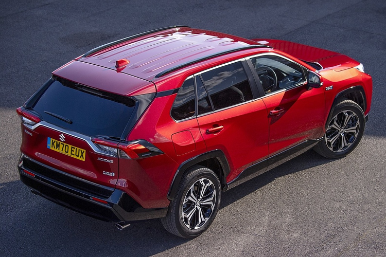 Tại Anh, giá xe Suzuki Across 2021 vừa được công bố dành cho biến thể PHEV. Mẫu SUV 5 chỗ Nhật Bản được bán ra với mức giá 45.599 bảng, khoảng 59.000 USD. Những đối thủ cạnh tranh với Suzuki Across PHEV tại châu Âu có thể kể đến Ford Kuga 2.5 EcoBoost PHEV (Ford Escape), Peugeot 3008 1.6 Hybrid4 300 GT và Mitsubishi Outlander 2.4 PHEV.