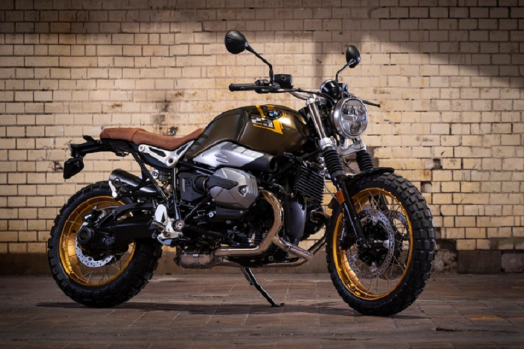 Trong đó chế độ lái Dirt sẽ có mặt trên R nineT Scrambler và R nineT Urban G/S như một tùy chọn độc lập. Chế độ này sẽ can thiệp vào hệ thống kiểm soát độ bám DTC (Dynamic Traction Control) và hệ thống kiểm soát lực kéo của động cơ MSR.