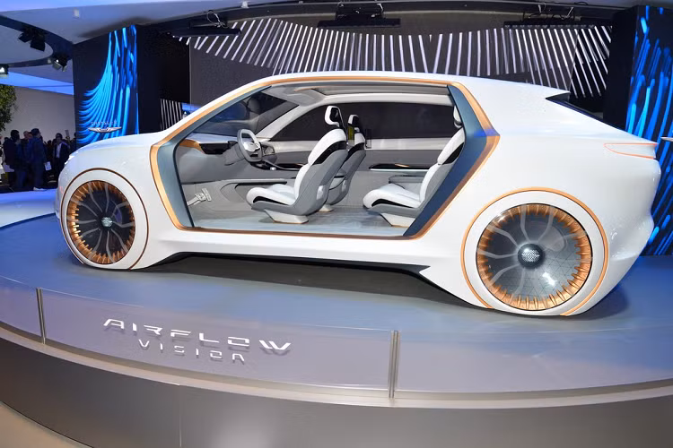 Trong quá khứ, Chrysler Aiflow từng là một mẫu xe đi trước nhiều thập kỷ khi có thiết kế mang tính khí động học so với các mẫu xe khác lúc bấy giờ. Nối tiếp truyền thống này, Chrysler đã mang đến sự kiện CES 2020 mẫu Airflow Vision Concept mới. 
