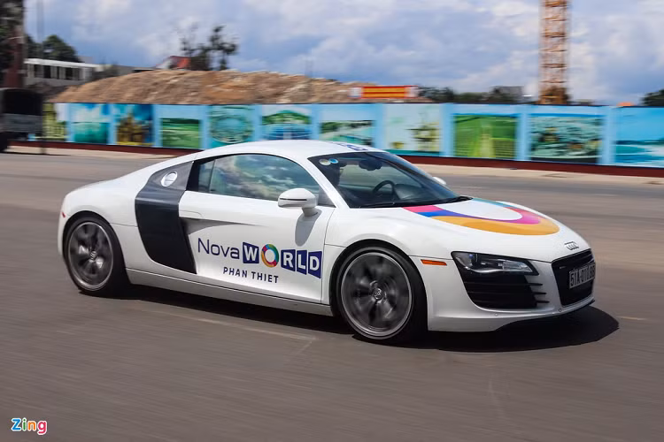 Ngày 3/10, dàn siêu xe và xe thể thao hàng hiếm đã xuất hiện tại TP. Phan Thiết (Bình Thuận) nhân một sự kiện. 