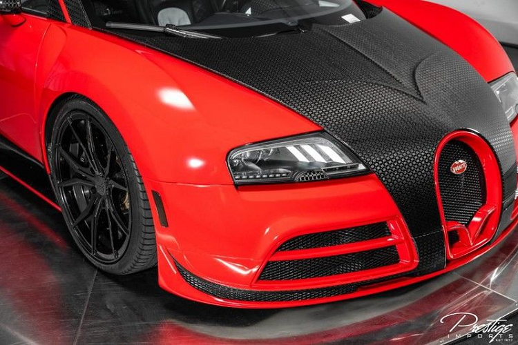 Khoang nội thất được trang bị đèn LED của Hệ thống Ambiente-Illumination System mới được trang bị trên ghế ngồi, lót cửa và bảng điều khiển. Toàn bộ khoang hành khách phát sáng trong một ánh sáng dịu nhẹ không chỉ mang lại cảm giác thoải mái, nhưng đồng thời cũng nhấn mạnh các ứng dụng carbon chất lượng cao và da đặc biệt.