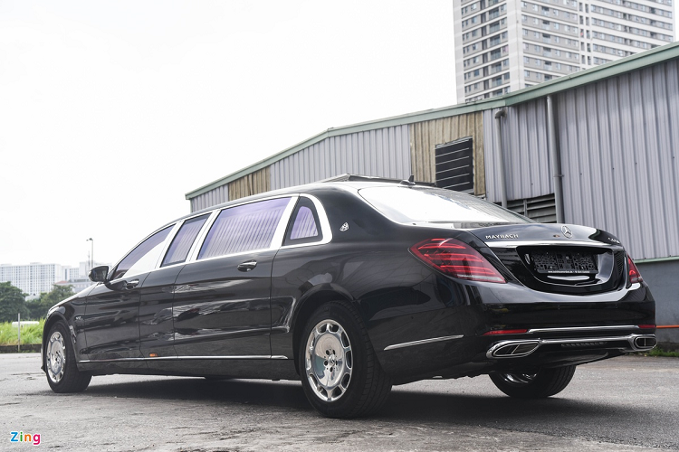 Sau 2 chiếc xe siêu sang Mercedes-Maybach S600 Pullman, đây là chiếc S650 Pullman 2020 đầu tiên được đưa về Việt Nam. Tại thị trường nước ngoài, mẫu xe này có giá hơn 600.000 USD.