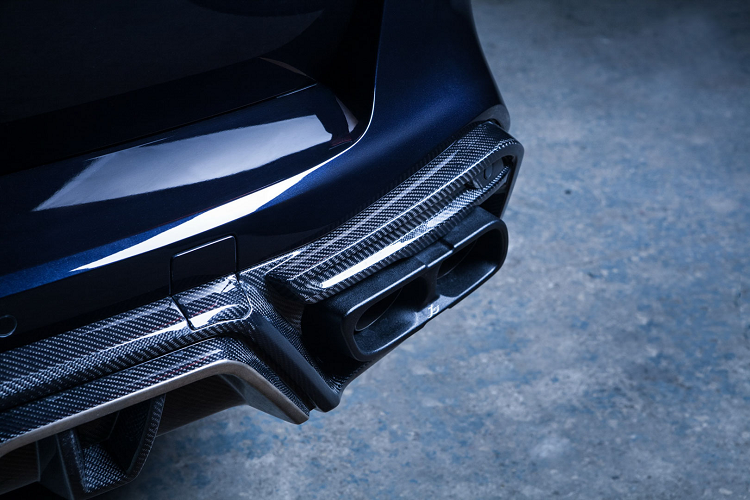 Cuối cùng nhưng không kém phần quan trọng là BMW X3. Chiếc SUV nổi bật với bộ chia trước bằng sợi carbon được chế tạo để bổ sung cho diện mạo ban đầu của cản trước. Phía sau X3 là một bộ khuếch tán tùy chỉnh và nẹp hình thang, đi kèm với bệ bước chân bằng sợi carbon và kết thúc với bánh xe 21 inch.