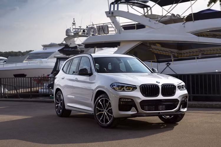 Tại Việt Nam, một số xe thể thao và xe sang BMW độ Larte Design đã từng về nước như Infiniti QX60 hay Maserati Levante.