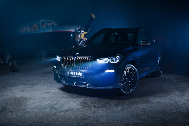 Larte Design cung cấp cho BMW X5 lớp phủ bằng đồng lâu đời ở ngoại thất và nội thất. Các đặc trưng khác bao gồm bộ khuếch tán phía sau với cản sau bằng nhôm. Nhiều chi tiết chất liệu carbon được thay thế, cánh lướt gió được tinh chỉnh lại, thêm vào lip cản trước, nẹp hông và hoàn thiện bằng bộ mâm đúc 22 inch.