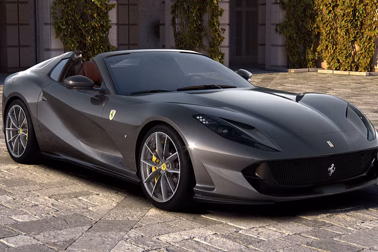 Trong khi SF90 Stradale đã mở ra một phân khúc hoàn toàn mới cho thương hiệu - một mẫu siêu xe hybrid 1.000 mã lực hiện đã có mặt trong danh mục sản phẩm tiêu chuẩn của Ferrari.