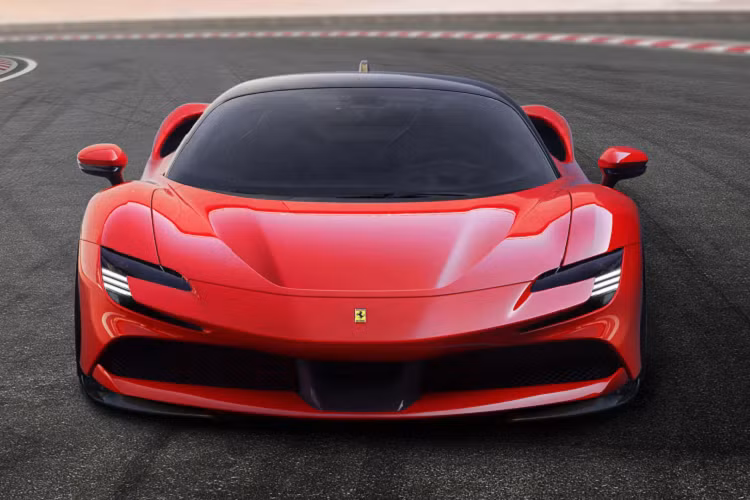 Cả hai mẫu xe đều được hưởng chế độ Bảo dưỡng Chính hãng Ferrari, bao gồm tất cả các chi phí dịch vụ trong vòng 07 năm.