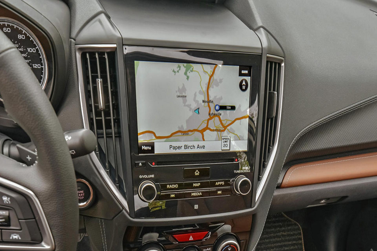 Tiến đến phiên bản cao cấp hơn, Subaru Forester Premium, xe sẽ có giá bán từ 27,795 USD (khoảng 644 triệu đồng). Ở phiên bản này, xe sẽ sở hữu gói trang bị All-Weather với hàng ghế trước có sưởi và gương chiếu hậu có sấy gương, ghế lái chỉnh điện 10 hướng tích hợp hỗ trợ đệm lưng bằng điện.