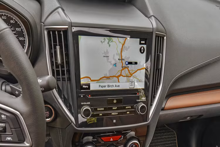 Tiến đến phiên bản cao cấp hơn, Subaru Forester Premium, xe sẽ có giá bán từ 27,795 USD (khoảng 644 triệu đồng). Ở phiên bản này, xe sẽ sở hữu gói trang bị All-Weather với hàng ghế trước có sưởi và gương chiếu hậu có sấy gương, ghế lái chỉnh điện 10 hướng tích hợp hỗ trợ đệm lưng bằng điện.