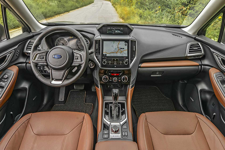 Đối với phiên bản tiêu chuẩn, giá xe Subaru Forester 2021 bán khởi điểm từ 24,795 USD (khoảng 575 triệu đồng). Với mức giá này, Forester sẽ có thêm các tính năng tiêu chuẩn như: hệ thống thông tin giải trí Starlink với màn hình đa phương tiện 6.5 inch, tương thích Apple CarPlay, Android Auto và kết nối Bluetooth. Ngoài ra, khách hàng có thể chi thêm 600 USD để sở hữu bộ mâm nhôm 17 inch và ray róc cho xe.