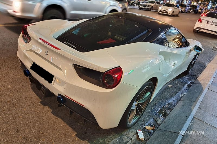 Hầu hết các yếu tố nguyên bản của xe đều được giữ nguyên, trừ màu sơn và gần đây nhất, siêu xe đã được lên đời ống xả của Armytrix cho âm thanh to và uy lực hơn. Ferrari 488 GTB mang trong mình "trái tim" V8 tăng áp kép dung tích 3.9L mạnh mẽ, kết hợp cùng hộp số ly hợp kép 7, sản sinh công suất 661 mã lực tại vòng tua máy 8.000 vòng/phút và mô-men xoắn cực đại 760Nm tại 3.000 vòng/phút. Siêu xe Ý chỉ mất 3 giây để tăng tốc từ 0-100 km/h trước khi đạt vận tốc tối đa 330 km/h.