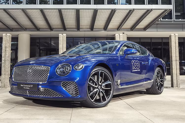 Về truyền động, giống như bản GT tiêu chuẩn, Bentley Continental GT First Edition được trang bị khối động cơ xăng tăng áp kép W12 6.0L sản sinh công suất 626 mã lực và mô-men xoắn cực đại 900Nm. Đi kèm là hộp số tự động ly hợp kép 8 cấp và hệ thống dẫn động bốn bánh toàn thời gian. Nhờ kết cấu khung làm bằng chất liệu nhôm siêu nhẹ, Bentley Continental GT First Edition có thể tăng tốc từ 0 - 100 km/h trong 3,7 giây, trước khi đạt độ tối đa 333 km/h