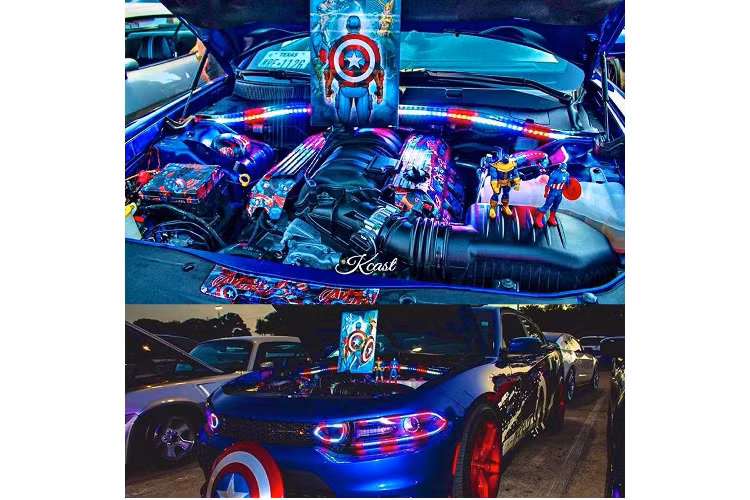 Khoang động cơ của xe cũng được độ đèn theo màu sắc trang phục và khiên của Captain America. Nội thất của xe cũng rực rỡ chẳng kém bên ngoài