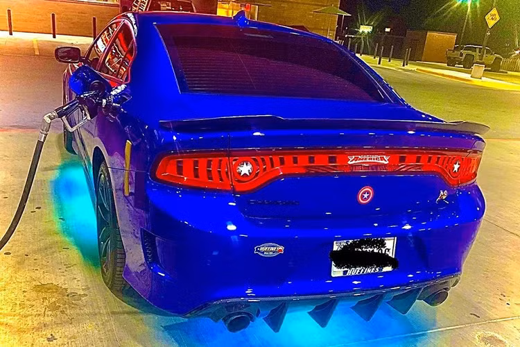 Nói tóm lại, phong cách độ của chiếc xe Dodge Charger độc đáo này có thể sẽ gây tranh cãi trong cộng đồng người hâm mộ, nhưng chắc không ai phủ nhận sự thu hút ban đầu mà nó mang tới cho người nhìn.