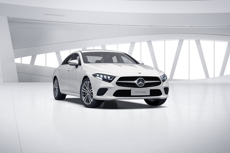 Tại Đức, phiên bản tiêu chuẩn CLS 220d sử dụng động cơ 2.0L 4 xilanh, sản sinh công suất 194 mã lực, có khả năng tăng tốc từ 0 lên 100 km/h chỉ trong khoảng 7,5 giây trước khi đạt vận tốc tối đa 237 km/h. Bên cạnh đó, phiên bản sử dụng xăng CLS 350 có mức giá 68.573 USD, sở hữu sức mạnh 299 mã lực và có khả năng tăng tốc từ 0 lên 100 km/h trong 5,9 giây trước khi đạt vận tốc tối đa 250 km/h.