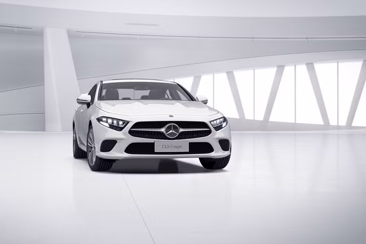 Với tên gọi CLS 260, đây là phiên bản có hiệu suất thấp nhất trong gia đình CLS tại thị trường tỷ dân này, bên cạnh CLS 300 và CLS 350. Xe sử dụng động cơ turbo 4 xilanh dung tích 1.5L chia sẻ chung với dòng C-Class. Hiệu suất xe đạt 184 mã lực tại vòng tua máy 6.100 vòng/phút và mô men xoắn cực đại 280 Nm tại vòng tua 3.000-4.000 vòng/phút.