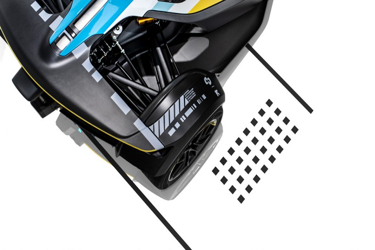 Trên phiên bản này, động cơ 2.5 lít của BAC Mono sở hữu sức mạnh 340 mã lực, cao hơn bản tiêu chuẩn đến 35 mã lực. Để có thể tạo ra công suất như vậy, hãng xe có trụ sở tại Liverpool đã tăng đường kính xy-lanh, kết hợp cùng giảm hành trình của trục cam.