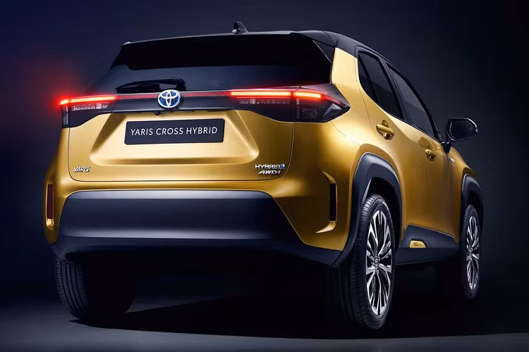 Tổng công suất từ khối động cơ 1.5L và mô-tơ điện tạo ra là 114 mã lực. Sức mạnh từ động cơ đốt trong sẽ được truyền đến bánh trước, tuy nhiên khi phát hiện bánh xe có dấu hiệu mất độ bám thì mô-tơ điện sẽ cung cấp năng lượng cho bánh sau.