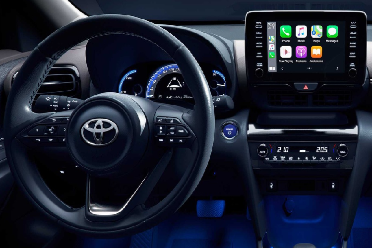 Các thông tin về hệ thống giải trí cũng như trang bị bên trong xe vẫn còn là ẩn số, nhưng dự đoán nó sẽ được hãng xe Nhật Bản đầu tư mạnh tay để cạnh tranh với những đối thủ cùng phân khúc như Hyundai Kona hay Honda HR-V...