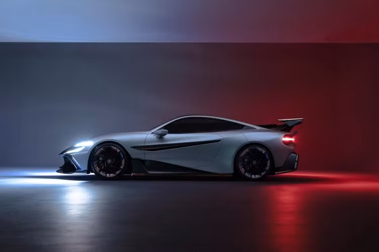 Để bước chân vào cuộc chơi hypercar, bạn cần cả tấn tiền, và ít nhất là công suất 1.000 mã lực trở lên. Naran là cái tên mới nhất gia nhập cuộc đua vói một hypercar 4 chỗ. Nó là “đứa con trong mơ” của Ameerh Naran, một doanh nhân Ấn Độ - Zimbabwe đang chuyển hướng tập trung từ đế chế phi cơ tư nhân sang chế tạo xe hiệu suất cao. Hypercar Naran 2022 mới hứa hẹn mang tới hiệu suất điên rồ tương xứng với cái giá bán điên rồ không kém.