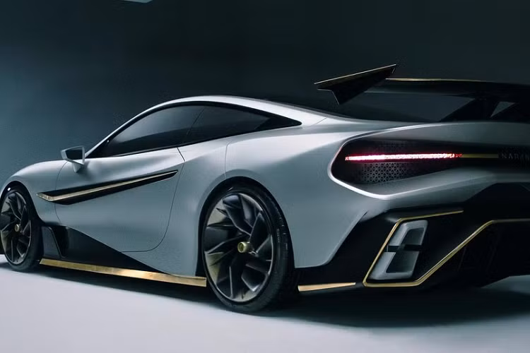 Theo đuổi những đối thủ đã thành danh như Bugatti Chiron Super Sport 300+ sẽ là chuyện không dễ dàng, nhưng công ty khởi nghiệp đang tỏ ra tự tin vào mẫu xe sắp ra mắt của mình. Bản thân chiếc xe sẽ hạn chế sản xuất chỉ 49 chiếc và sẽ được chế tạo hoàn toàn ở Đức. Thú vị hơn, Naran sẽ sử dụng thiết lập khung gầm và hê thống treo của BMW M8, cùng với đó là một số điều chỉnh nghiêm túc tới trục bánh, khung phụ, thanh chống lật, và nhiều bộ phận khác.