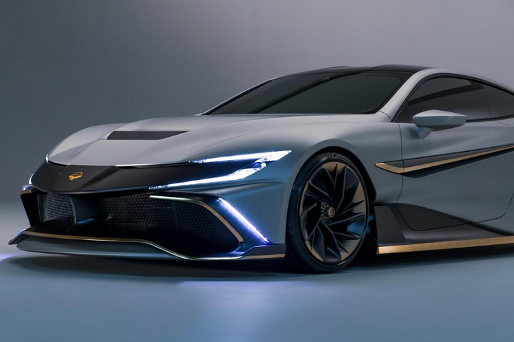 Bên dưới nắp capô, khối động cơ tăng áp kép V8 dung tích 4.4 lít vẫn được giữ nguyên nhưng sẽ được độ lên đẳng cấp hypercar thông qua một số thay đổi lớn, bao gồm tăng cường dung tích lên thành 5.0 lít, và thậm chí còn tăng cả kích thước của bộ tăng áp. Kết quả từ những thay đổi này là con số 1.048 mã lực trên máy đo động lực, nhưng Naran khẳng định rằng xe còn có thể mạnh hơn nữa.