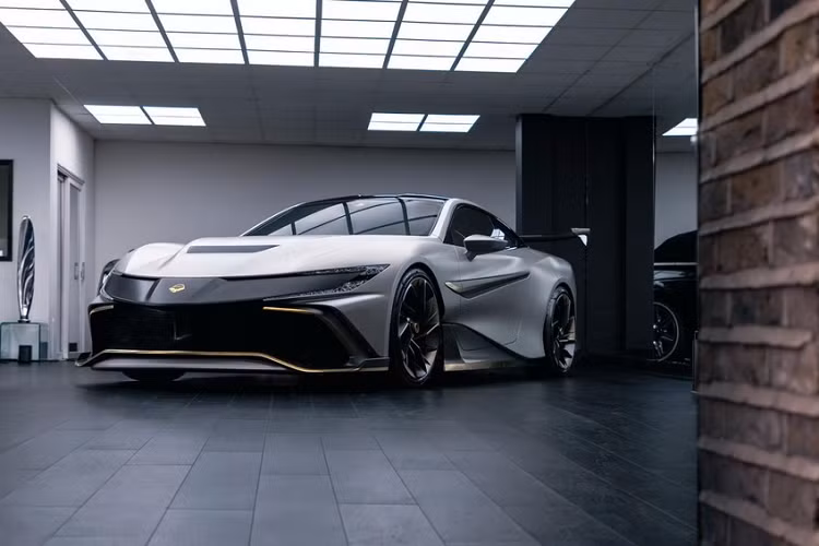 Bức tranh hypercar đang bùng nổ với những cái tên mới, một số có tính thiết thực, và số khác thì giống như “giấc mơ đẹp” của các nhà đầu tư quá khích. Một vài cái tên đáng nhớ gần đây bao gồm Spyros Panopoulos Automotive Chaos đến từ Hy Lạp, và SSC Tuatara của Mỹ mà mới đây có dính vào một vụ “scandal kỷ lục tốc độ” - đó là siêu xe Naran mới.