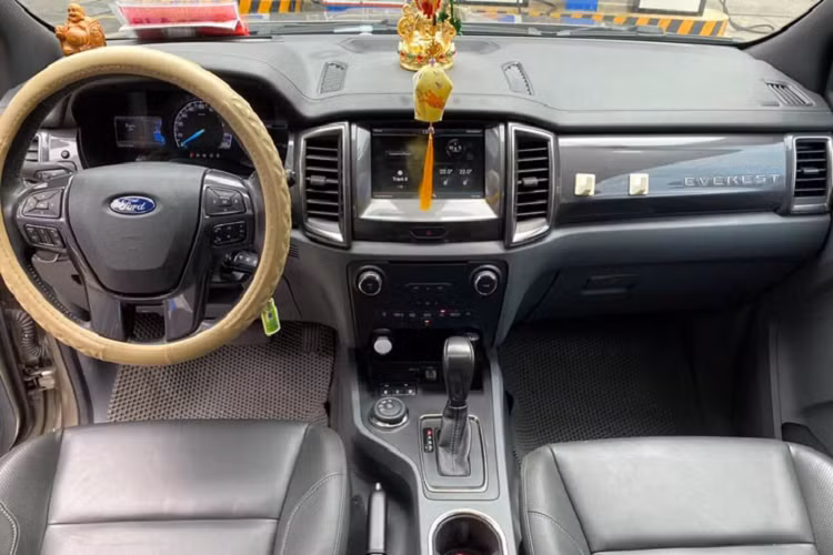 Động cơ dầu 5cyl dung tích 3.2L Duratorq TDCi là một trang bị hấp dẫn trên Everest 3.2L và cả dòng bán tải Ranger Wildtrak 3.2L cũ.